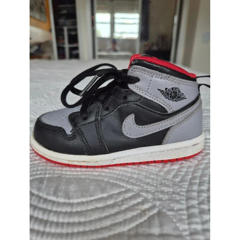 VGUC Nike Air Jordan 1 Mid TD Bred Shadow Grey Black Littlen Kids 8